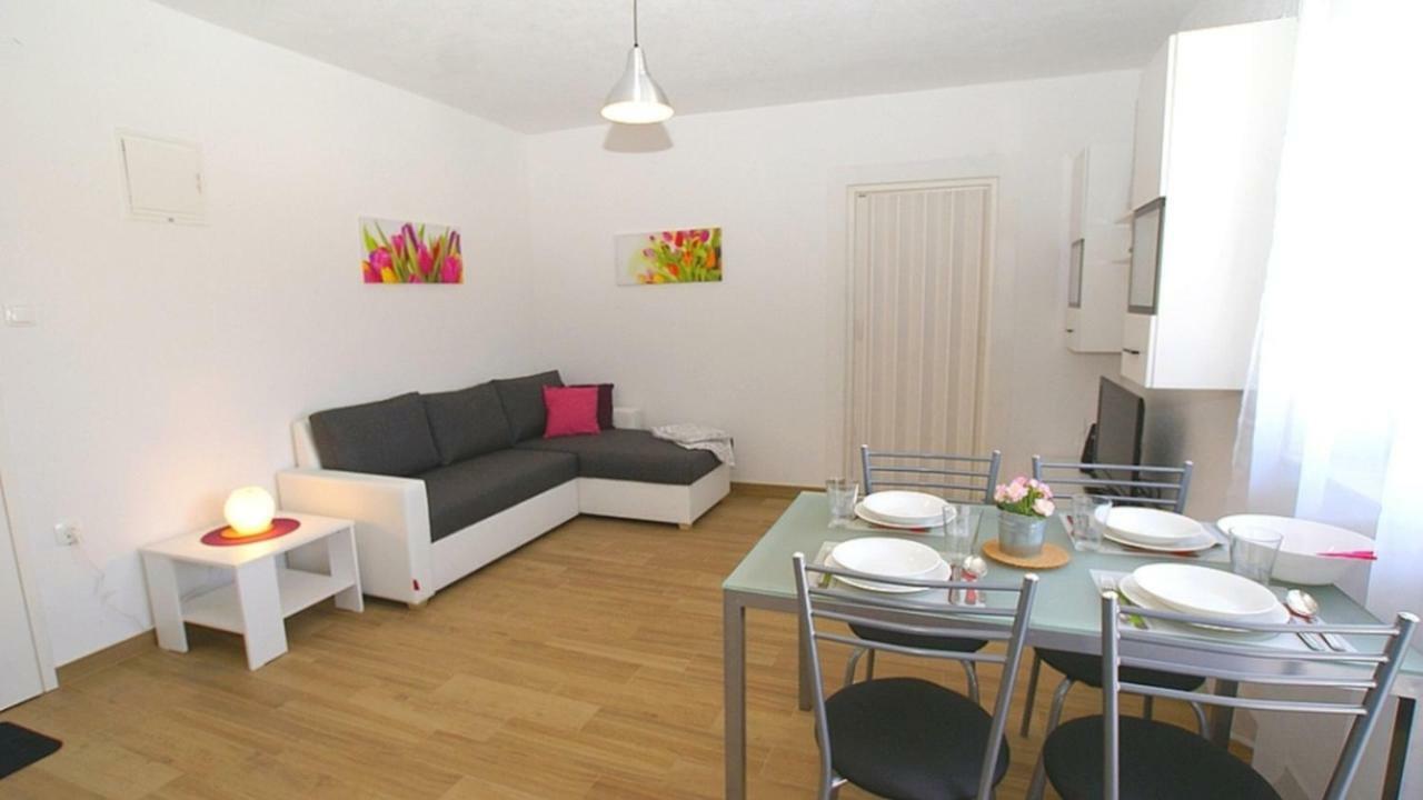 Apartments Kamelija مالينسكا المظهر الخارجي الصورة